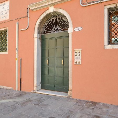 Stunning Apartment In Venezia With Kitchenette Exterior photo
